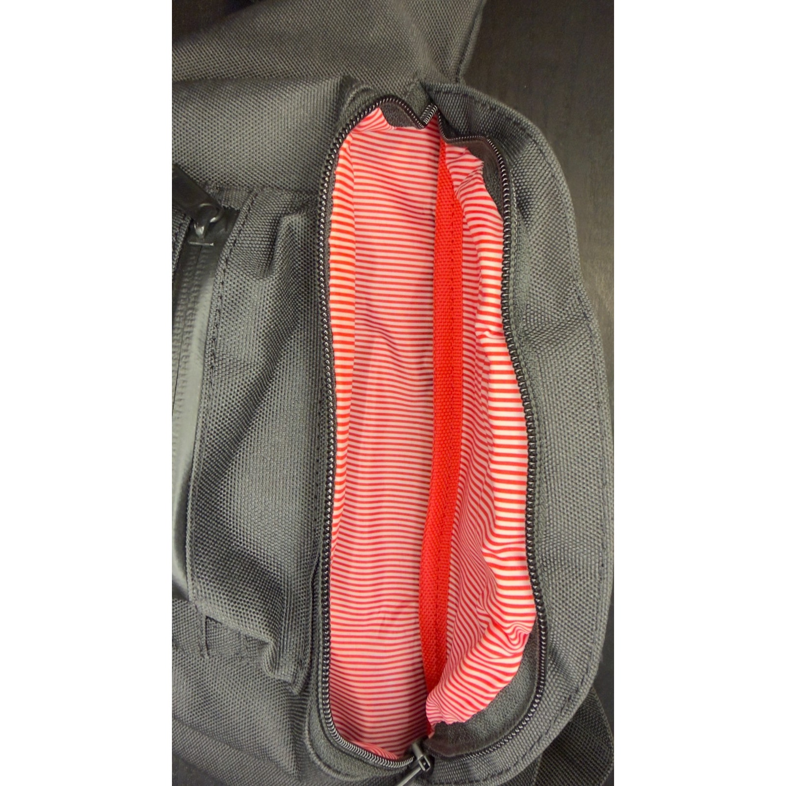 Herschel Supply Co. Hip Pack Black Nwot — image 4 of 7